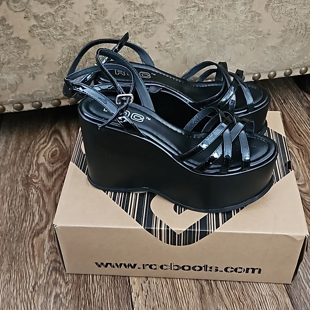 Roc Roxie Platform Wedges - Picture 2 of 4
